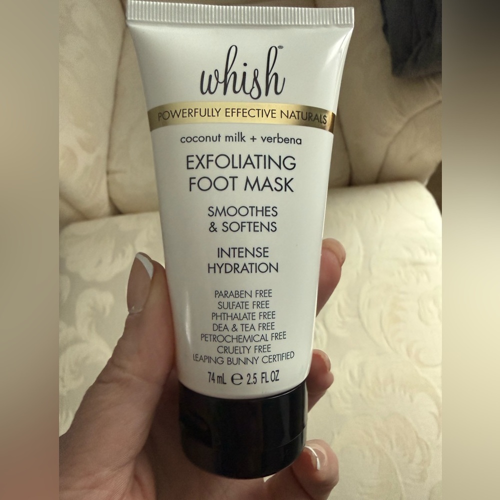 Whish Exfoliating Foot Mask with Gold Accents‎